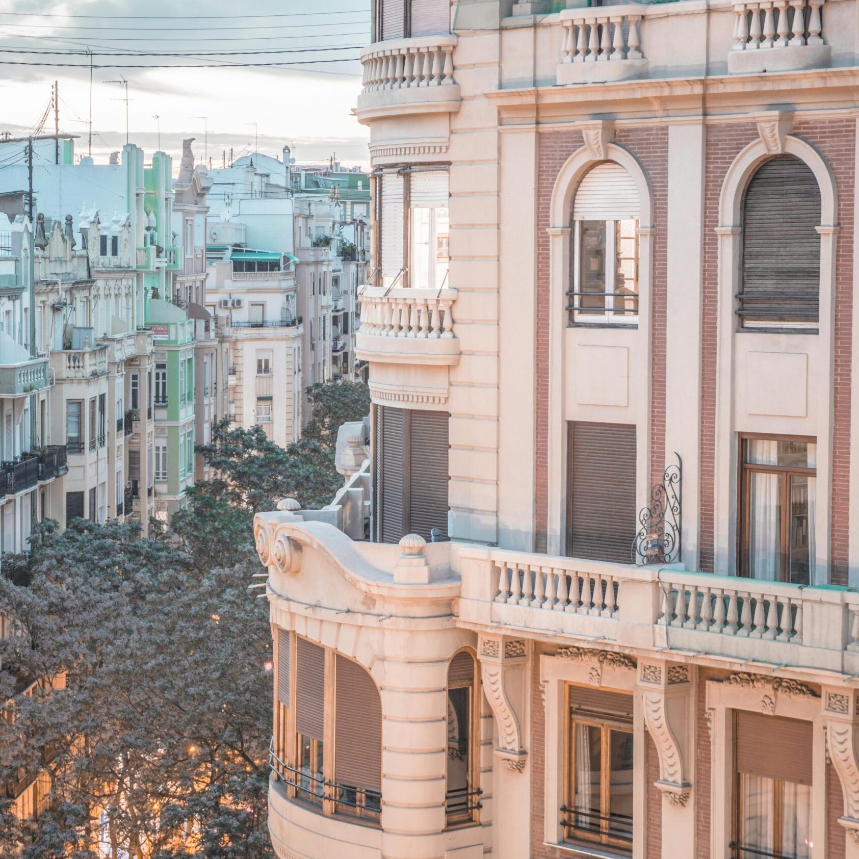 In Nederland Blijven of Verhuizen naar het Buitenland: De Toekomst voor Nederlandse Beleggers